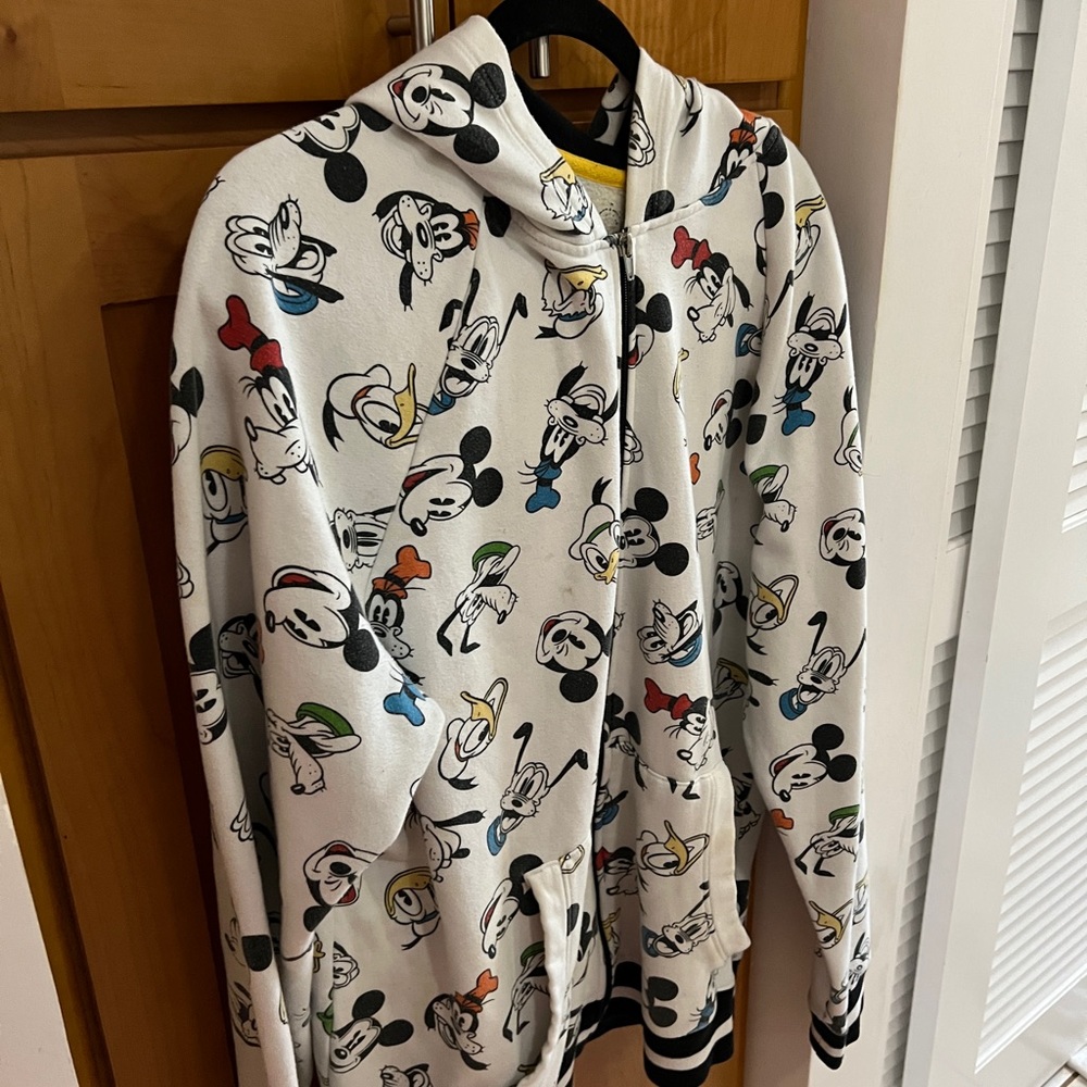 Disney sweatsuit Top and bottom